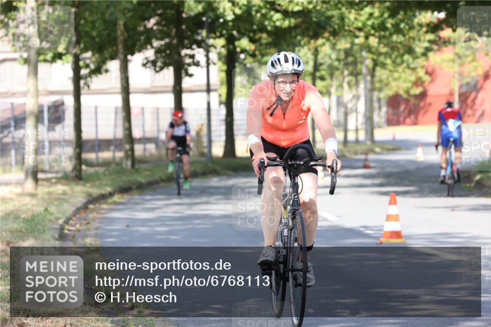 11.08.2024 - GEWOBA Citytriathlon Bremen H.Heesch http://msf.ph/oto/6768113 11.08.2024 10:21:56 Radfahren 29, 42, 64, 69, 98, 106, 109 meine-sportfotos.de