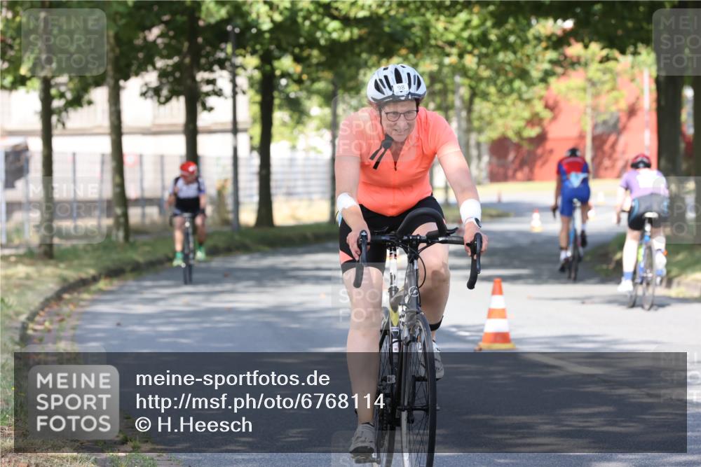 11.08.2024 - GEWOBA Citytriathlon Bremen H.Heesch http://msf.ph/oto/6768114 11.08.2024 10:21:57 Radfahren 29, 42, 64, 98, 106, 109 meine-sportfotos.de
