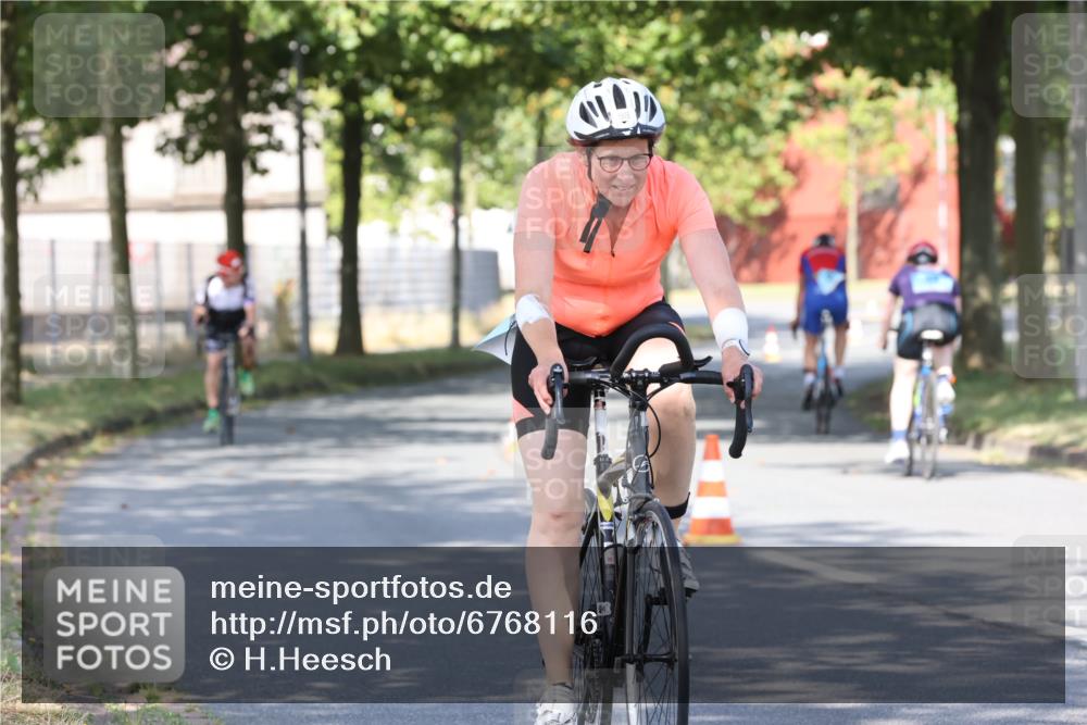 11.08.2024 - GEWOBA Citytriathlon Bremen H.Heesch http://msf.ph/oto/6768116 11.08.2024 10:21:57 Radfahren 29, 42, 64, 98, 106, 109 meine-sportfotos.de