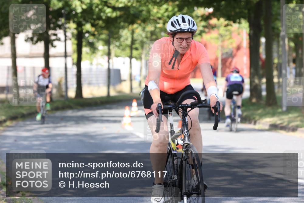 11.08.2024 - GEWOBA Citytriathlon Bremen H.Heesch http://msf.ph/oto/6768117 11.08.2024 10:21:57 Radfahren 29, 42, 64, 98, 106, 109 meine-sportfotos.de