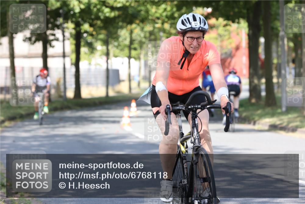 11.08.2024 - GEWOBA Citytriathlon Bremen H.Heesch http://msf.ph/oto/6768118 11.08.2024 10:21:57 Radfahren 29, 42, 64, 98, 106, 109 meine-sportfotos.de