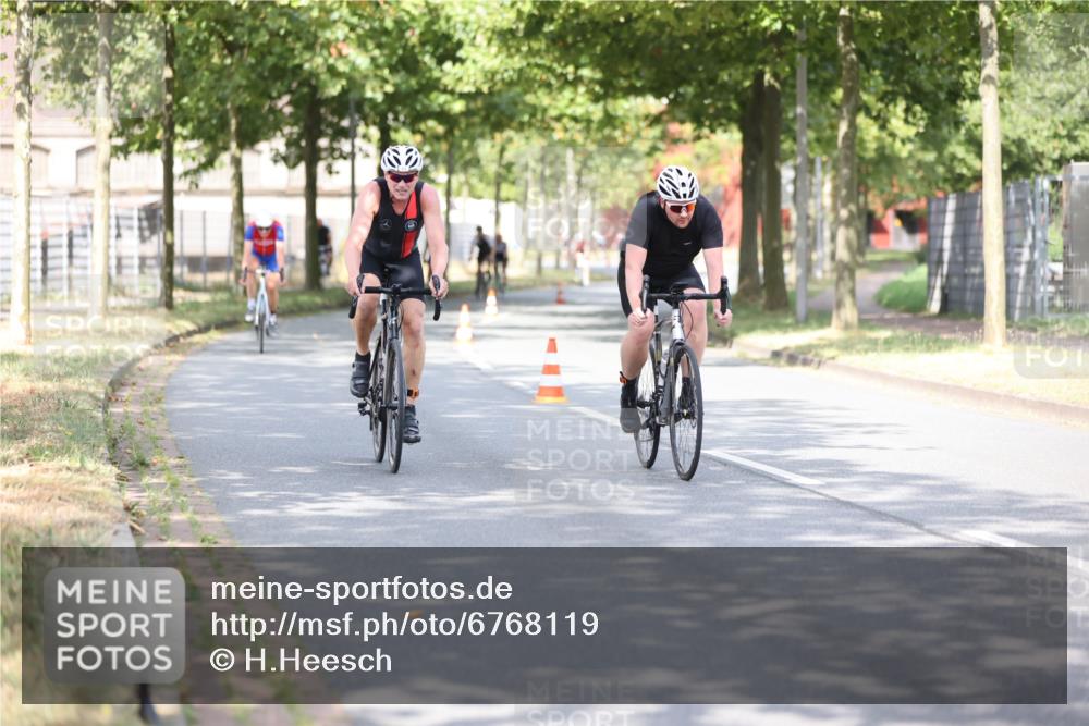 11.08.2024 - GEWOBA Citytriathlon Bremen H.Heesch http://msf.ph/oto/6768119 11.08.2024 10:40:26 Radfahren 9, 26, 27, 38, 42, 64, 66, 71 meine-sportfotos.de