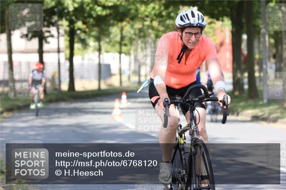 11.08.2024 - GEWOBA Citytriathlon Bremen H.Heesch http://msf.ph/oto/6768120 11.08.2024 10:21:57 Radfahren 29, 42, 64, 98, 106, 109 meine-sportfotos.de