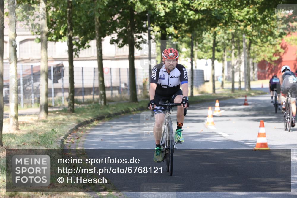 11.08.2024 - GEWOBA Citytriathlon Bremen H.Heesch http://msf.ph/oto/6768121 11.08.2024 10:22:00 Radfahren 29, 64, 98, 106, 109 meine-sportfotos.de
