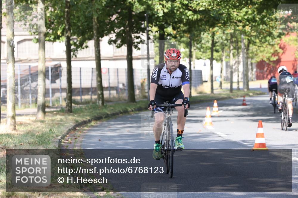 11.08.2024 - GEWOBA Citytriathlon Bremen H.Heesch http://msf.ph/oto/6768123 11.08.2024 10:22:00 Radfahren 29, 64, 98, 106, 109 meine-sportfotos.de