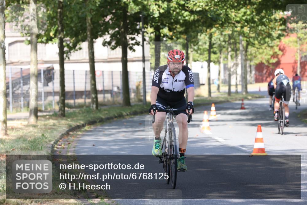 11.08.2024 - GEWOBA Citytriathlon Bremen H.Heesch http://msf.ph/oto/6768125 11.08.2024 10:22:00 Radfahren 29, 64, 98, 106, 109 meine-sportfotos.de