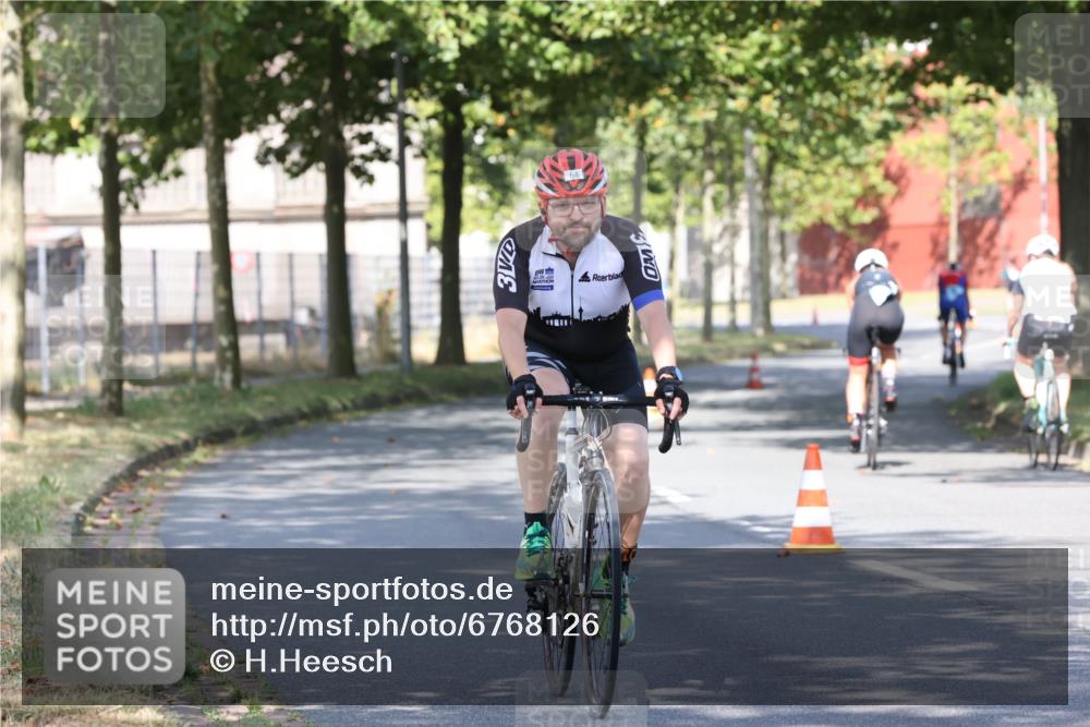 11.08.2024 - GEWOBA Citytriathlon Bremen H.Heesch http://msf.ph/oto/6768126 11.08.2024 10:22:00 Radfahren 29, 64, 98, 106, 109 meine-sportfotos.de