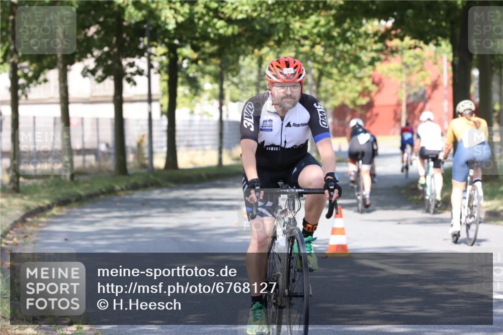 11.08.2024 - GEWOBA Citytriathlon Bremen H.Heesch http://msf.ph/oto/6768127 11.08.2024 10:22:00 Radfahren 29, 64, 98, 106, 109 meine-sportfotos.de