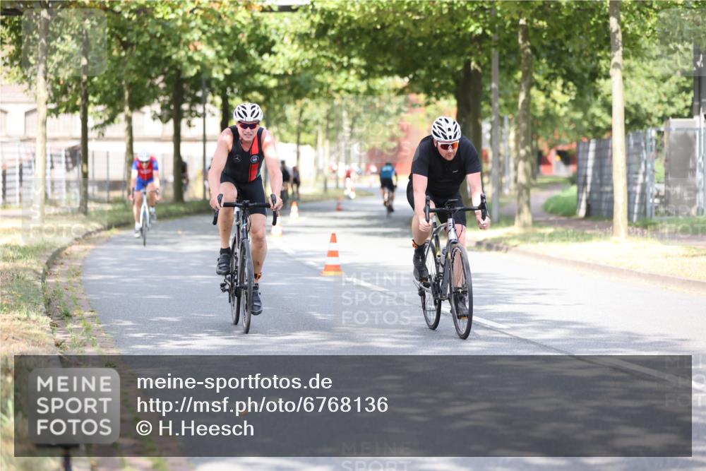 11.08.2024 - GEWOBA Citytriathlon Bremen H.Heesch http://msf.ph/oto/6768136 11.08.2024 10:40:26 Radfahren 9, 26, 27, 38, 42, 64, 66, 71 meine-sportfotos.de
