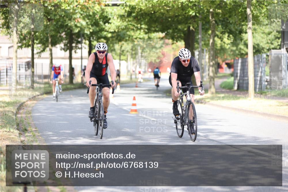 11.08.2024 - GEWOBA Citytriathlon Bremen H.Heesch http://msf.ph/oto/6768139 11.08.2024 10:40:26 Radfahren 9, 26, 27, 38, 42, 64, 66, 71 meine-sportfotos.de