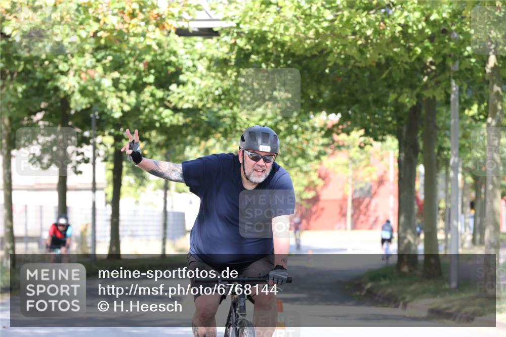 11.08.2024 - GEWOBA Citytriathlon Bremen H.Heesch http://msf.ph/oto/6768144 11.08.2024 10:22:29 Radfahren 22, 55, 108 meine-sportfotos.de