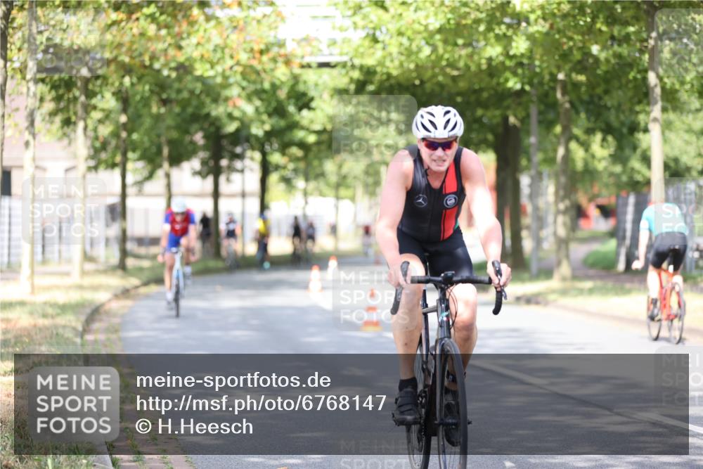 11.08.2024 - GEWOBA Citytriathlon Bremen H.Heesch http://msf.ph/oto/6768147 11.08.2024 10:40:26 Radfahren 9, 26, 27, 38, 42, 64, 66, 71 meine-sportfotos.de