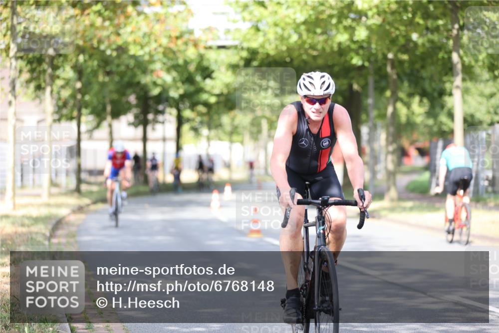 11.08.2024 - GEWOBA Citytriathlon Bremen H.Heesch http://msf.ph/oto/6768148 11.08.2024 10:40:27 Radfahren 9, 26, 27, 38, 42, 64, 66, 71 meine-sportfotos.de