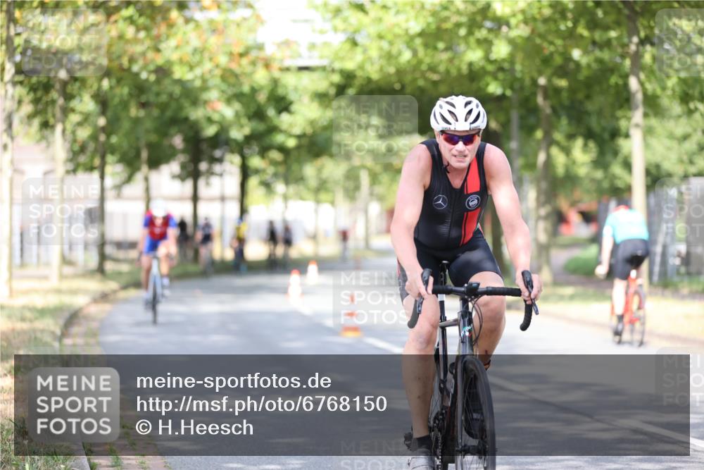 11.08.2024 - GEWOBA Citytriathlon Bremen H.Heesch http://msf.ph/oto/6768150 11.08.2024 10:40:27 Radfahren 9, 26, 27, 38, 42, 64, 66, 71 meine-sportfotos.de