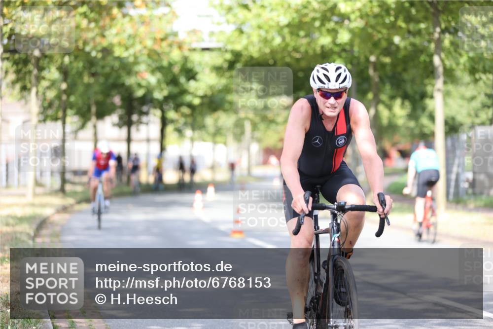 11.08.2024 - GEWOBA Citytriathlon Bremen H.Heesch http://msf.ph/oto/6768153 11.08.2024 10:40:27 Radfahren 9, 26, 27, 38, 42, 64, 66, 71 meine-sportfotos.de