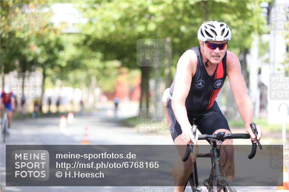 11.08.2024 - GEWOBA Citytriathlon Bremen H.Heesch http://msf.ph/oto/6768165 11.08.2024 10:40:27 Radfahren 9, 26, 27, 38, 42, 64, 66, 71 meine-sportfotos.de