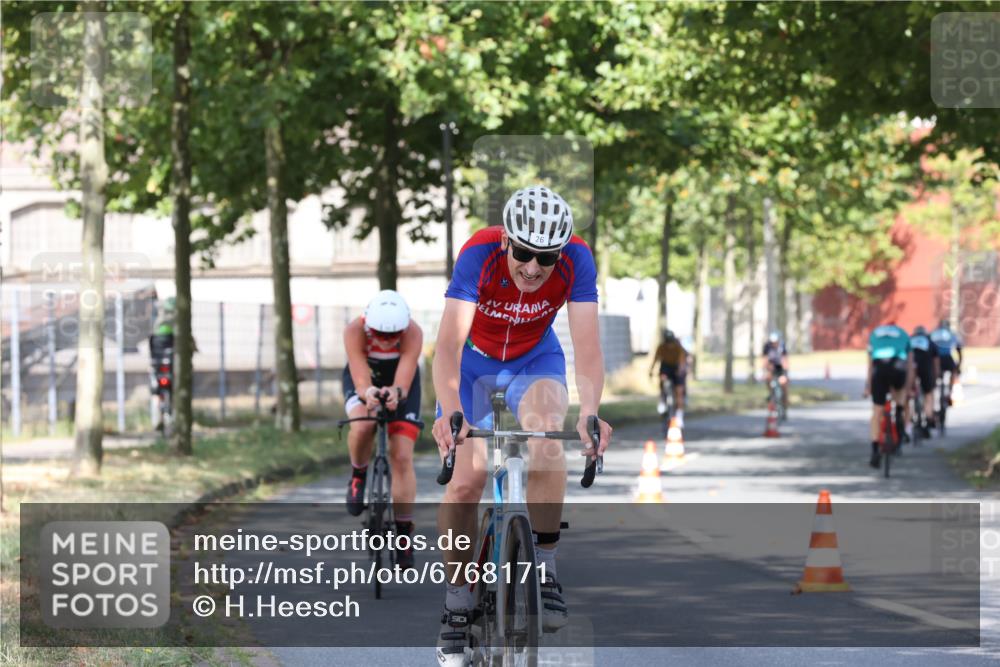 11.08.2024 - GEWOBA Citytriathlon Bremen H.Heesch http://msf.ph/oto/6768171 11.08.2024 10:22:42 Radfahren 26, 47, 48, 55, 94, 102 meine-sportfotos.de