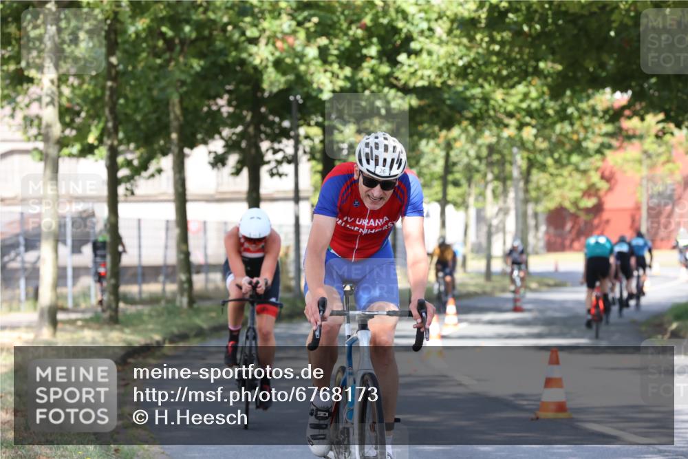 11.08.2024 - GEWOBA Citytriathlon Bremen H.Heesch http://msf.ph/oto/6768173 11.08.2024 10:22:42 Radfahren 26, 47, 48, 55, 94, 102 meine-sportfotos.de