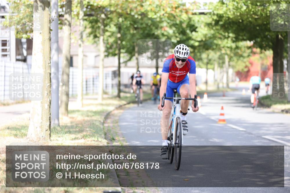 11.08.2024 - GEWOBA Citytriathlon Bremen H.Heesch http://msf.ph/oto/6768178 11.08.2024 10:40:29 Radfahren 9, 26, 27, 38, 42, 64, 66, 71 meine-sportfotos.de