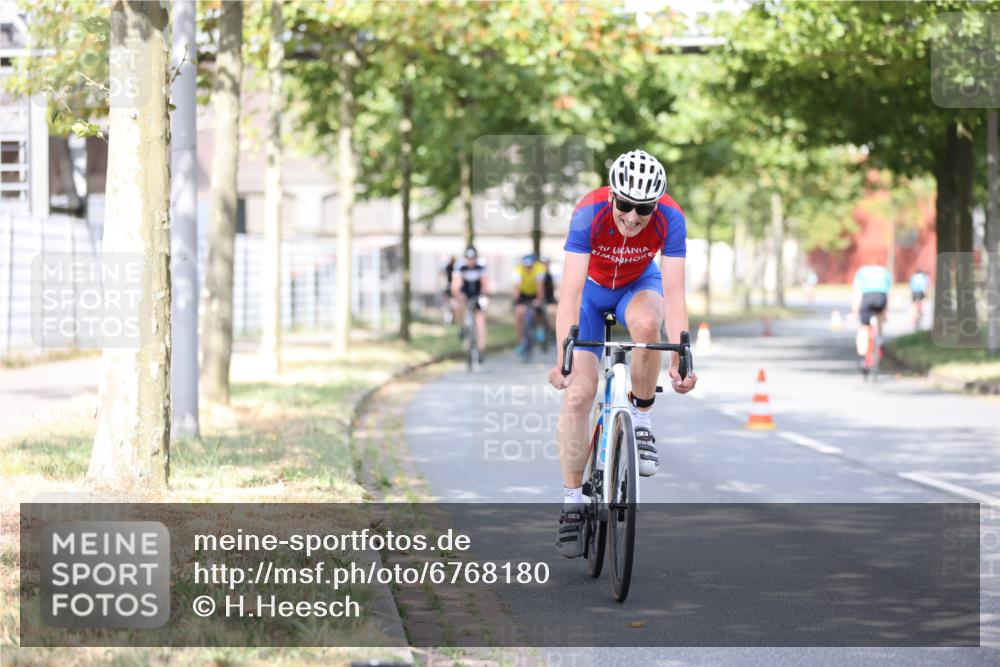 11.08.2024 - GEWOBA Citytriathlon Bremen H.Heesch http://msf.ph/oto/6768180 11.08.2024 10:40:29 Radfahren 9, 26, 27, 38, 42, 64, 66, 71 meine-sportfotos.de