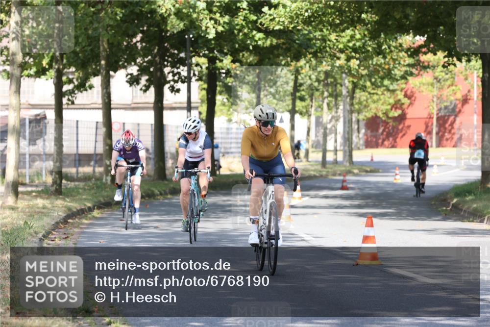 11.08.2024 - GEWOBA Citytriathlon Bremen H.Heesch http://msf.ph/oto/6768190 11.08.2024 10:22:48 Radfahren 26, 47, 48, 94, 102 meine-sportfotos.de