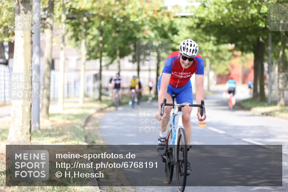 11.08.2024 - GEWOBA Citytriathlon Bremen H.Heesch http://msf.ph/oto/6768191 11.08.2024 10:40:29 Radfahren 9, 26, 27, 38, 42, 64, 66, 71 meine-sportfotos.de