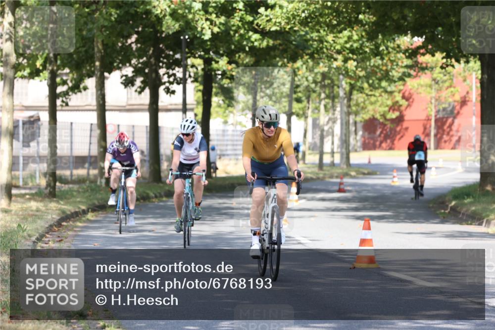 11.08.2024 - GEWOBA Citytriathlon Bremen H.Heesch http://msf.ph/oto/6768193 11.08.2024 10:22:48 Radfahren 26, 47, 48, 94, 102 meine-sportfotos.de