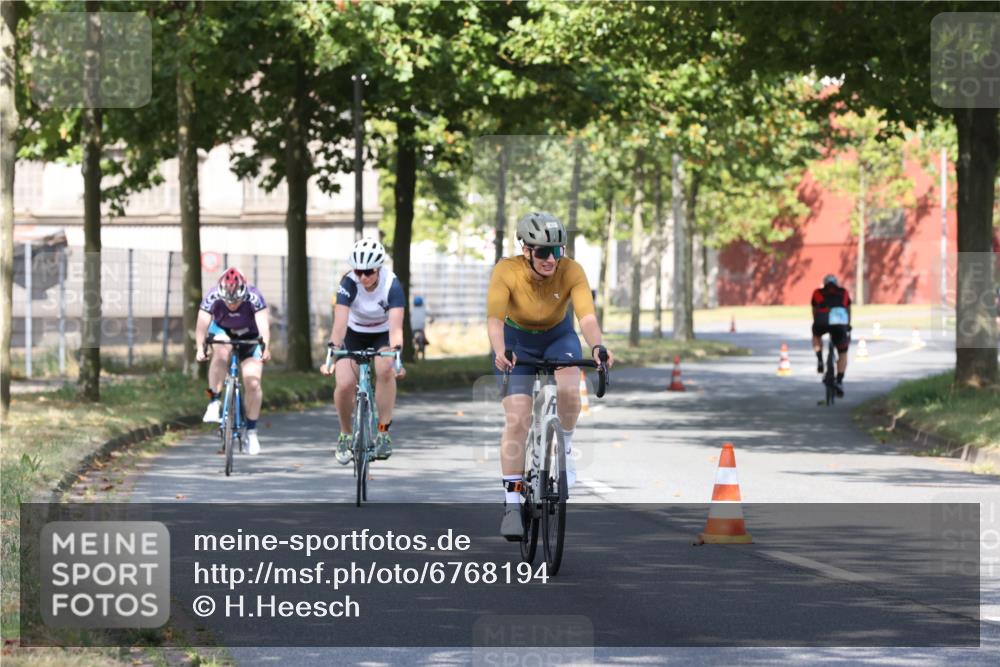 11.08.2024 - GEWOBA Citytriathlon Bremen H.Heesch http://msf.ph/oto/6768194 11.08.2024 10:22:48 Radfahren 26, 47, 48, 94, 102 meine-sportfotos.de