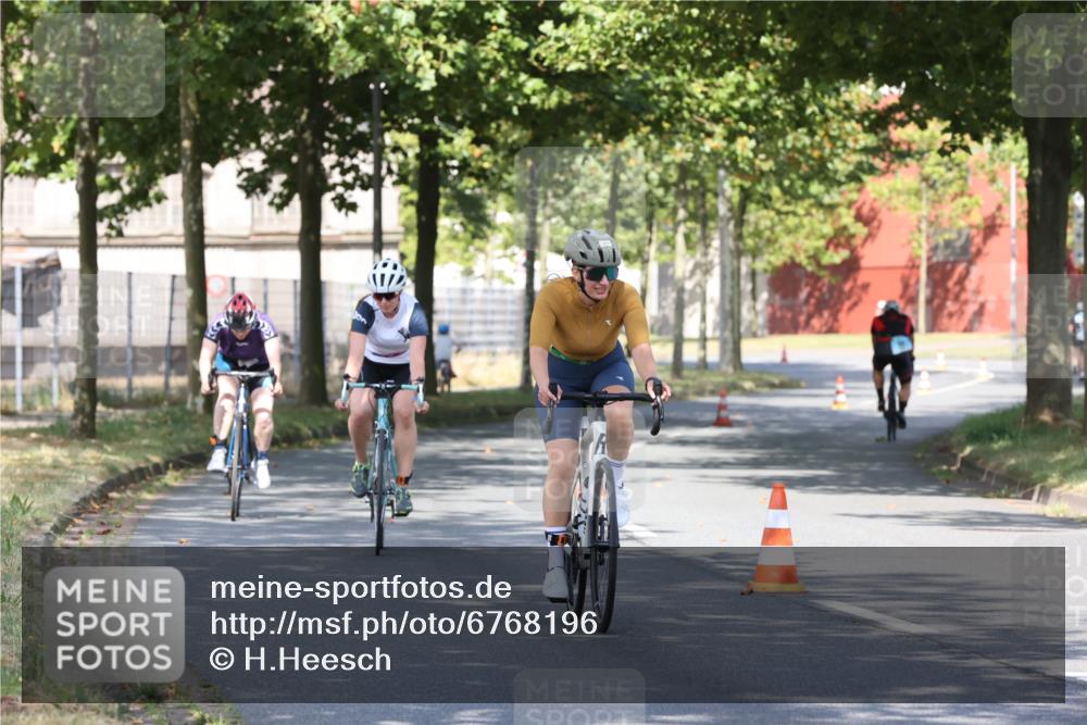 11.08.2024 - GEWOBA Citytriathlon Bremen H.Heesch http://msf.ph/oto/6768196 11.08.2024 10:22:48 Radfahren 26, 47, 48, 94, 102 meine-sportfotos.de