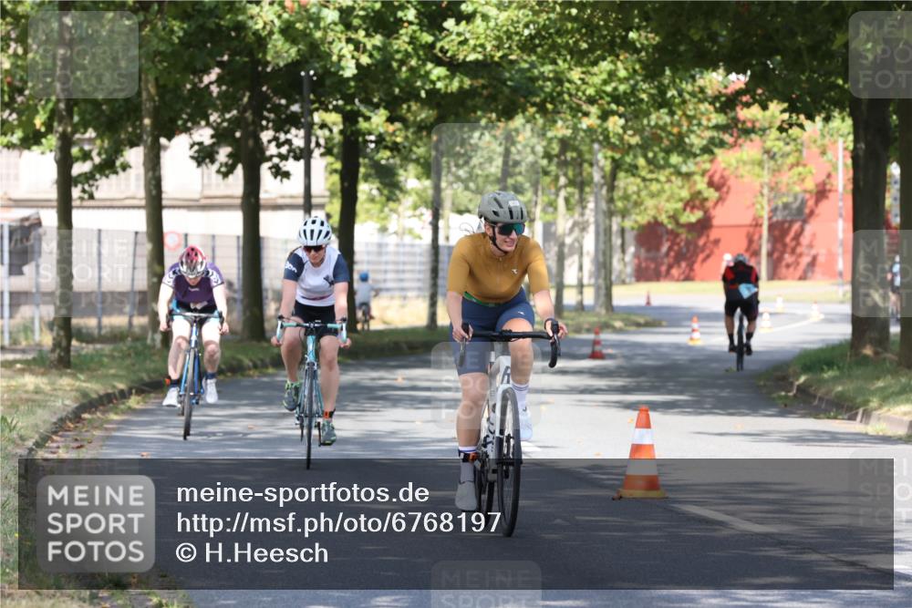 11.08.2024 - GEWOBA Citytriathlon Bremen H.Heesch http://msf.ph/oto/6768197 11.08.2024 10:22:48 Radfahren 26, 47, 48, 94, 102 meine-sportfotos.de