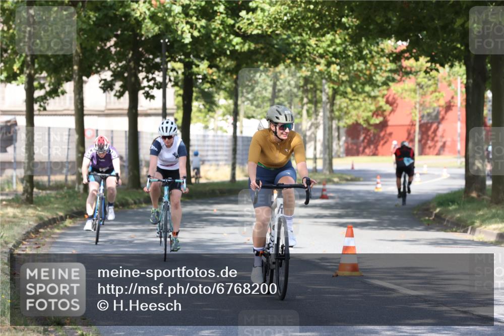 11.08.2024 - GEWOBA Citytriathlon Bremen H.Heesch http://msf.ph/oto/6768200 11.08.2024 10:22:48 Radfahren 26, 47, 48, 94, 102 meine-sportfotos.de