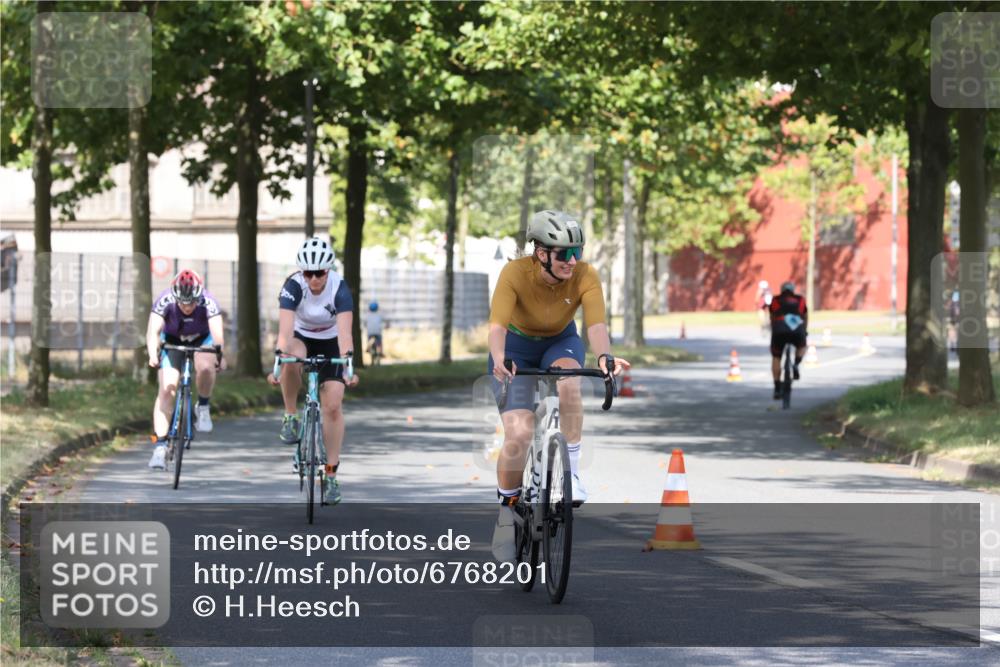11.08.2024 - GEWOBA Citytriathlon Bremen H.Heesch http://msf.ph/oto/6768201 11.08.2024 10:22:48 Radfahren 26, 47, 48, 94, 102 meine-sportfotos.de