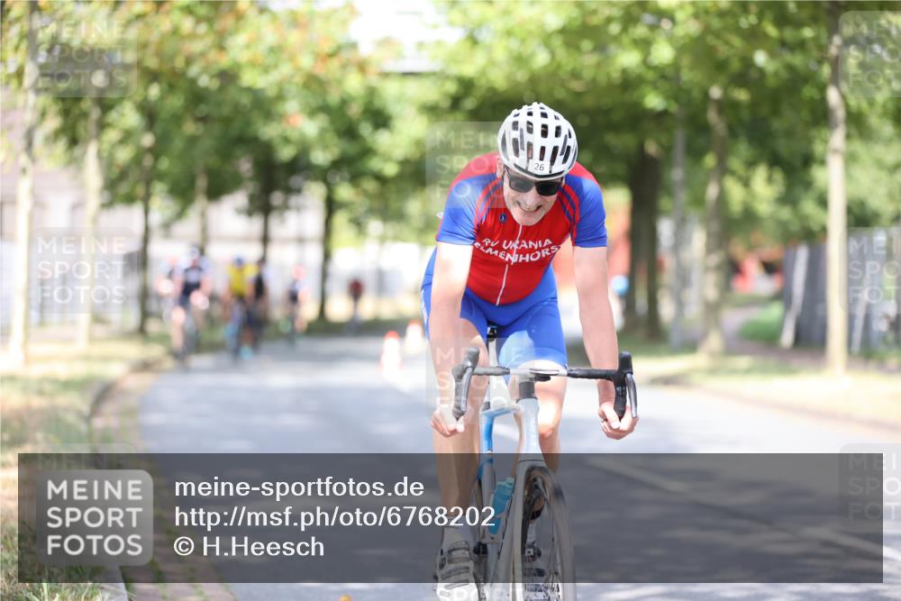 11.08.2024 - GEWOBA Citytriathlon Bremen H.Heesch http://msf.ph/oto/6768202 11.08.2024 10:40:29 Radfahren 9, 26, 27, 38, 42, 64, 66, 71 meine-sportfotos.de