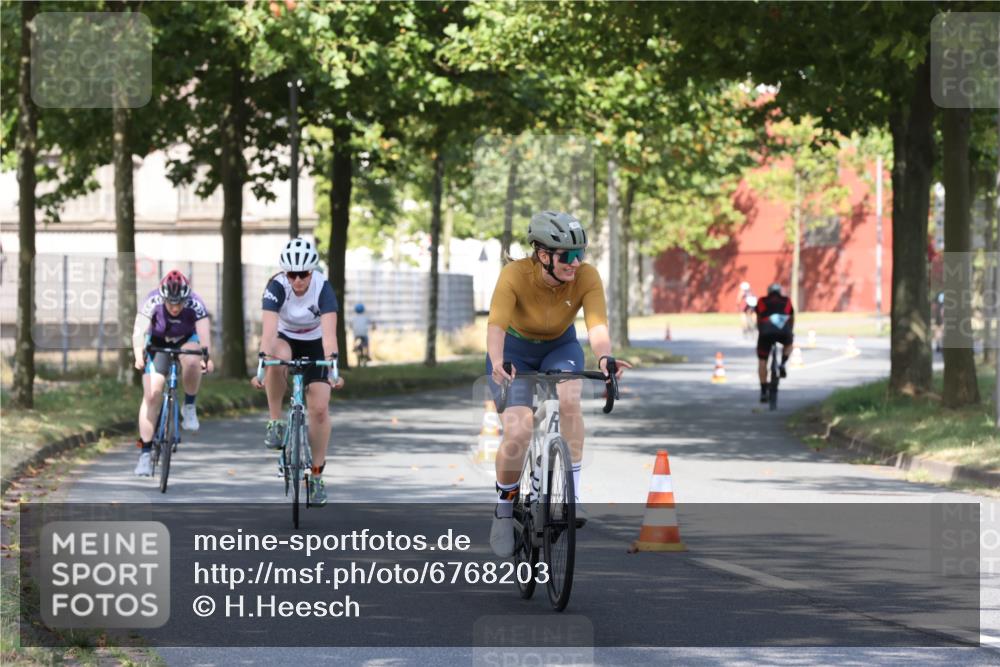 11.08.2024 - GEWOBA Citytriathlon Bremen H.Heesch http://msf.ph/oto/6768203 11.08.2024 10:22:48 Radfahren 26, 47, 48, 94, 102 meine-sportfotos.de