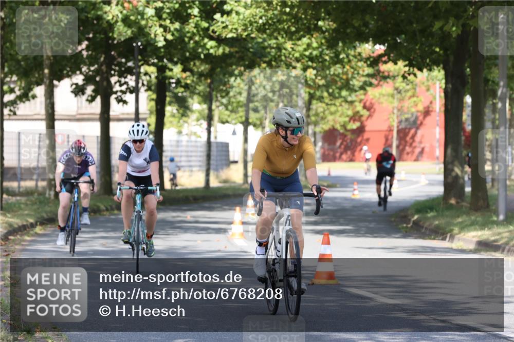 11.08.2024 - GEWOBA Citytriathlon Bremen H.Heesch http://msf.ph/oto/6768208 11.08.2024 10:22:48 Radfahren 26, 47, 48, 94, 102 meine-sportfotos.de