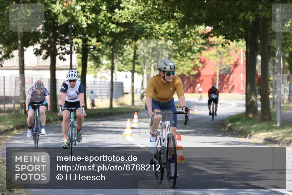 11.08.2024 - GEWOBA Citytriathlon Bremen H.Heesch http://msf.ph/oto/6768212 11.08.2024 10:22:48 Radfahren 26, 47, 48, 94, 102 meine-sportfotos.de