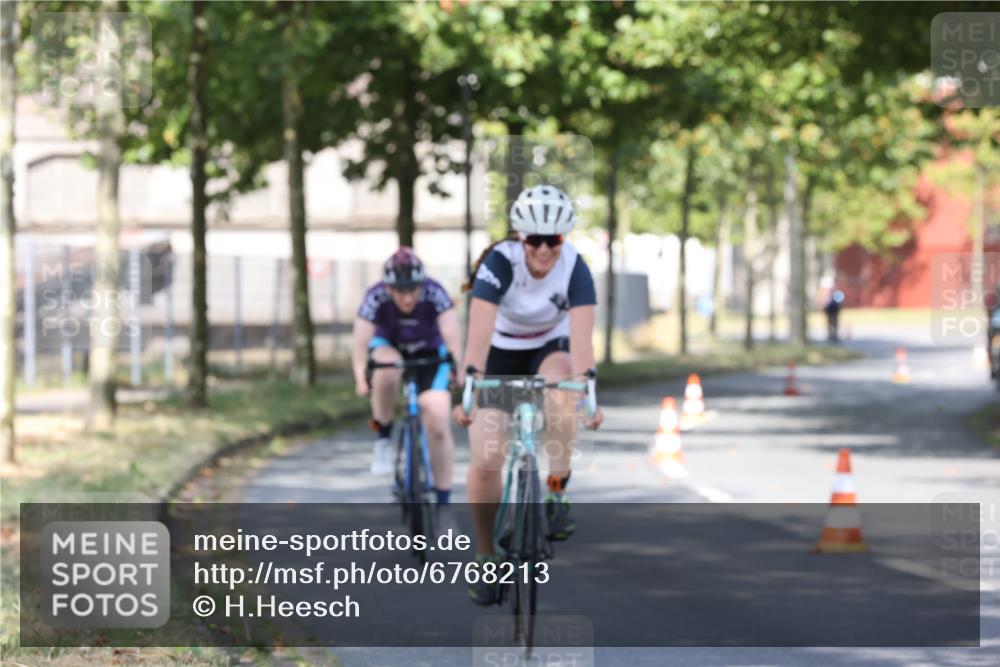 11.08.2024 - GEWOBA Citytriathlon Bremen H.Heesch http://msf.ph/oto/6768213 11.08.2024 10:22:49 Radfahren 26, 47, 48, 94, 102 meine-sportfotos.de