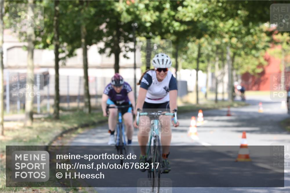 11.08.2024 - GEWOBA Citytriathlon Bremen H.Heesch http://msf.ph/oto/6768217 11.08.2024 10:22:49 Radfahren 26, 47, 48, 94, 102 meine-sportfotos.de