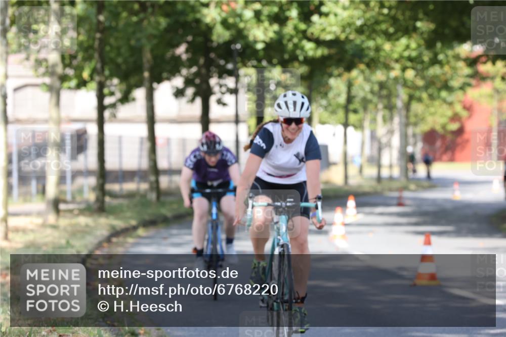 11.08.2024 - GEWOBA Citytriathlon Bremen H.Heesch http://msf.ph/oto/6768220 11.08.2024 10:22:49 Radfahren 26, 47, 48, 94, 102 meine-sportfotos.de