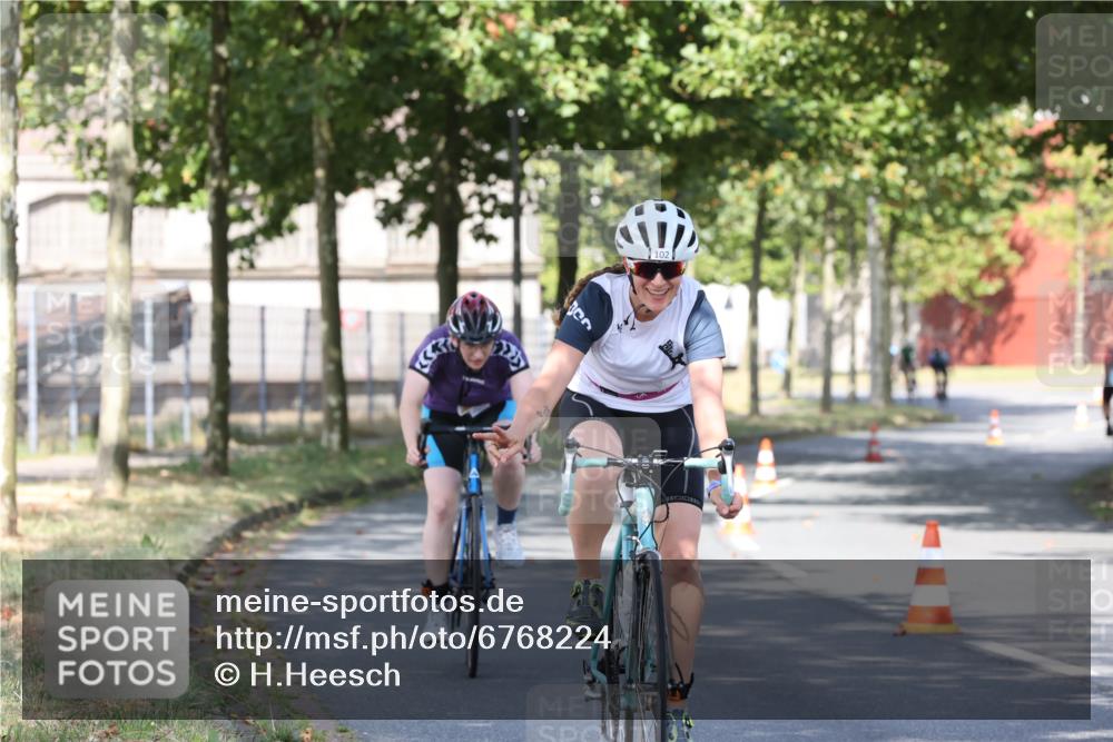 11.08.2024 - GEWOBA Citytriathlon Bremen H.Heesch http://msf.ph/oto/6768224 11.08.2024 10:22:50 Radfahren 26, 47, 48, 94, 102 meine-sportfotos.de