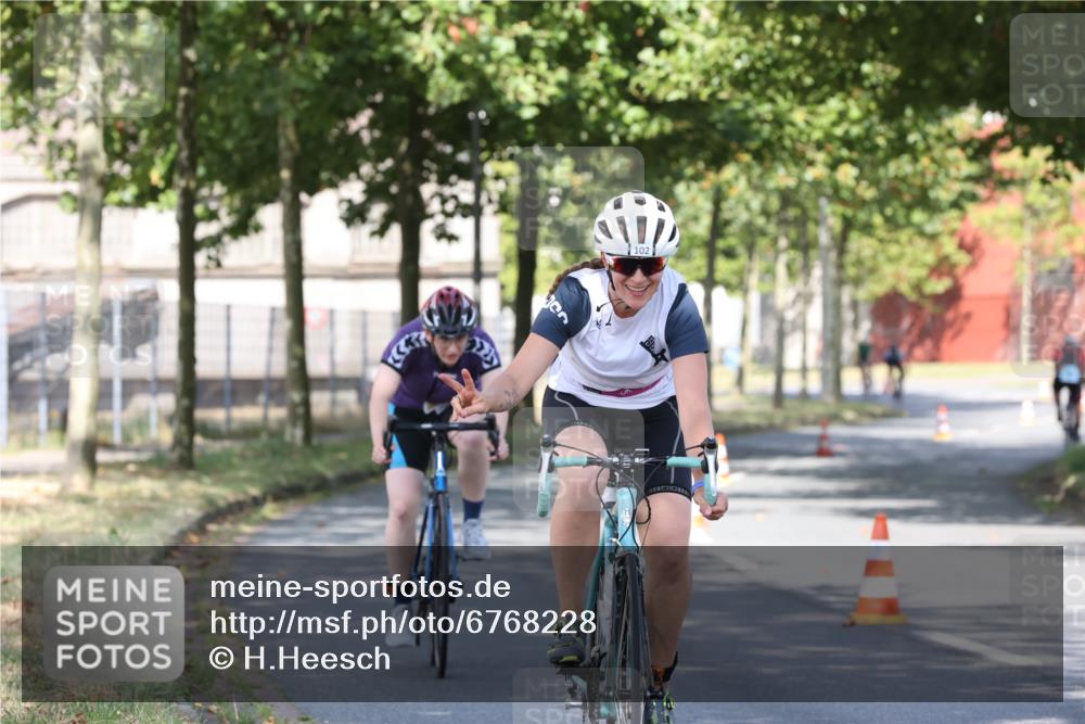 11.08.2024 - GEWOBA Citytriathlon Bremen H.Heesch http://msf.ph/oto/6768228 11.08.2024 10:22:50 Radfahren 26, 47, 48, 94, 102 meine-sportfotos.de