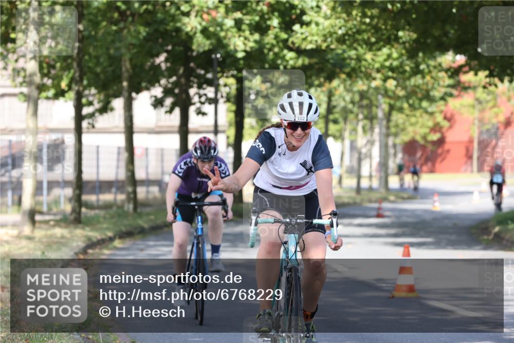 11.08.2024 - GEWOBA Citytriathlon Bremen H.Heesch http://msf.ph/oto/6768229 11.08.2024 10:22:50 Radfahren 26, 47, 48, 94, 102 meine-sportfotos.de
