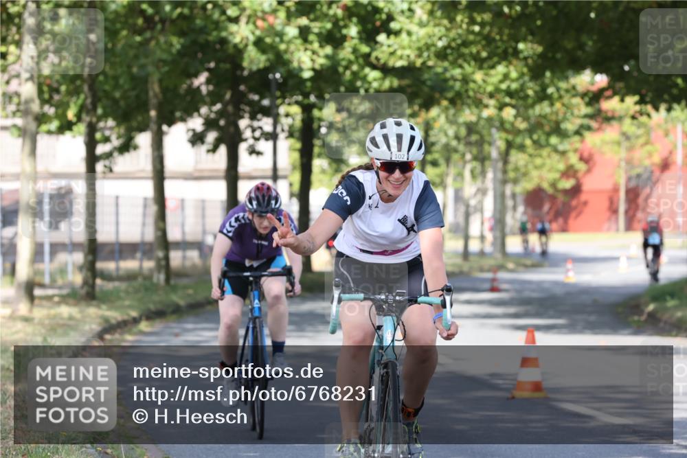 11.08.2024 - GEWOBA Citytriathlon Bremen H.Heesch http://msf.ph/oto/6768231 11.08.2024 10:22:50 Radfahren 26, 47, 48, 94, 102 meine-sportfotos.de