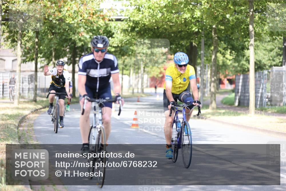 11.08.2024 - GEWOBA Citytriathlon Bremen H.Heesch http://msf.ph/oto/6768232 11.08.2024 10:40:32 Radfahren 9, 26, 27, 38, 42, 64, 66, 71 meine-sportfotos.de