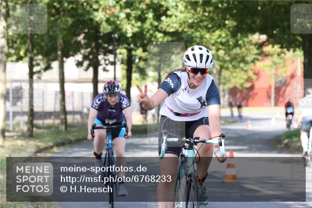 11.08.2024 - GEWOBA Citytriathlon Bremen H.Heesch http://msf.ph/oto/6768233 11.08.2024 10:22:50 Radfahren 26, 47, 48, 94, 102 meine-sportfotos.de