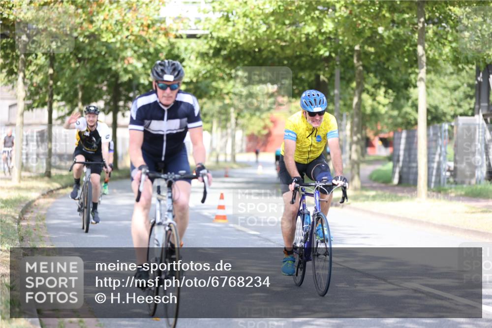 11.08.2024 - GEWOBA Citytriathlon Bremen H.Heesch http://msf.ph/oto/6768234 11.08.2024 10:40:33 Radfahren 9, 26, 27, 38, 42, 55, 64, 66, 71 meine-sportfotos.de