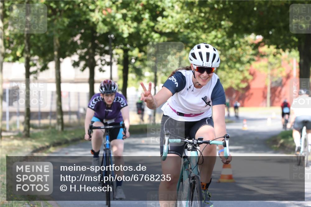 11.08.2024 - GEWOBA Citytriathlon Bremen H.Heesch http://msf.ph/oto/6768235 11.08.2024 10:22:50 Radfahren 26, 47, 48, 94, 102 meine-sportfotos.de