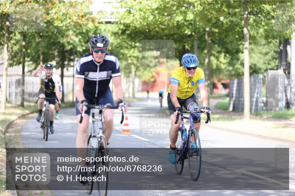 11.08.2024 - GEWOBA Citytriathlon Bremen H.Heesch http://msf.ph/oto/6768236 11.08.2024 10:40:33 Radfahren 9, 26, 27, 38, 42, 55, 64, 66, 71 meine-sportfotos.de