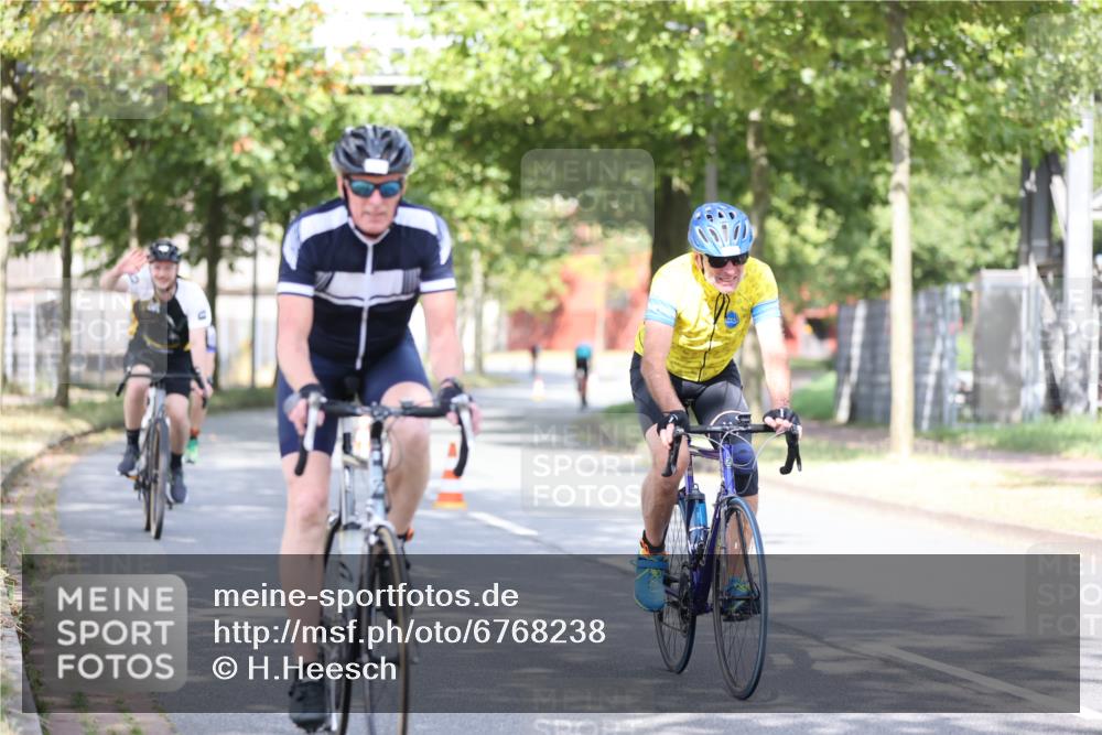 11.08.2024 - GEWOBA Citytriathlon Bremen H.Heesch http://msf.ph/oto/6768238 11.08.2024 10:40:33 Radfahren 9, 26, 27, 38, 42, 55, 64, 66, 71 meine-sportfotos.de