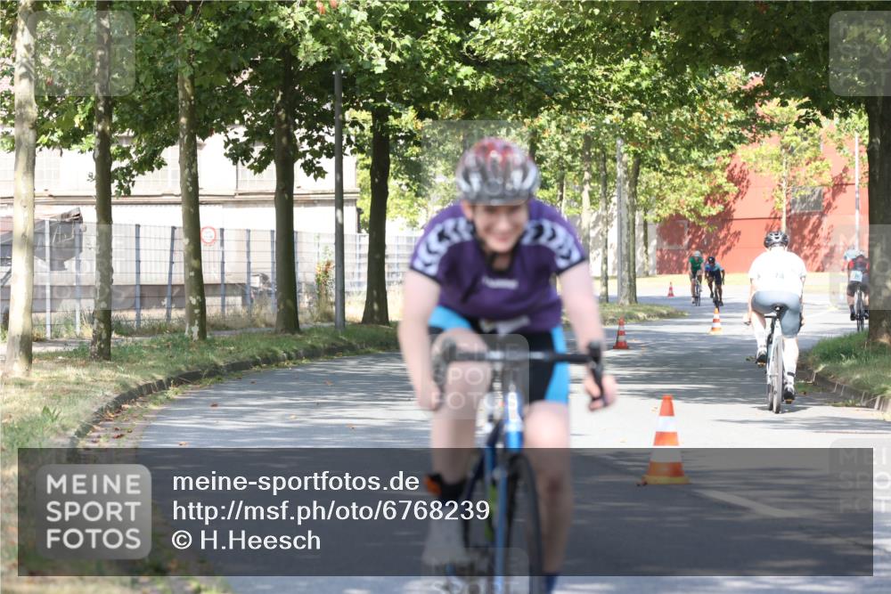 11.08.2024 - GEWOBA Citytriathlon Bremen H.Heesch http://msf.ph/oto/6768239 11.08.2024 10:22:51 Radfahren 26, 47, 48, 94, 102 meine-sportfotos.de